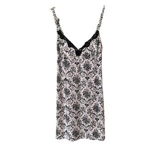Gilligan & O'Malley black and white floral damask nightgown cotton & lace